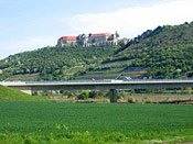 Unstruttalbrücke mit Schloß Neuenburg bei Freyburg